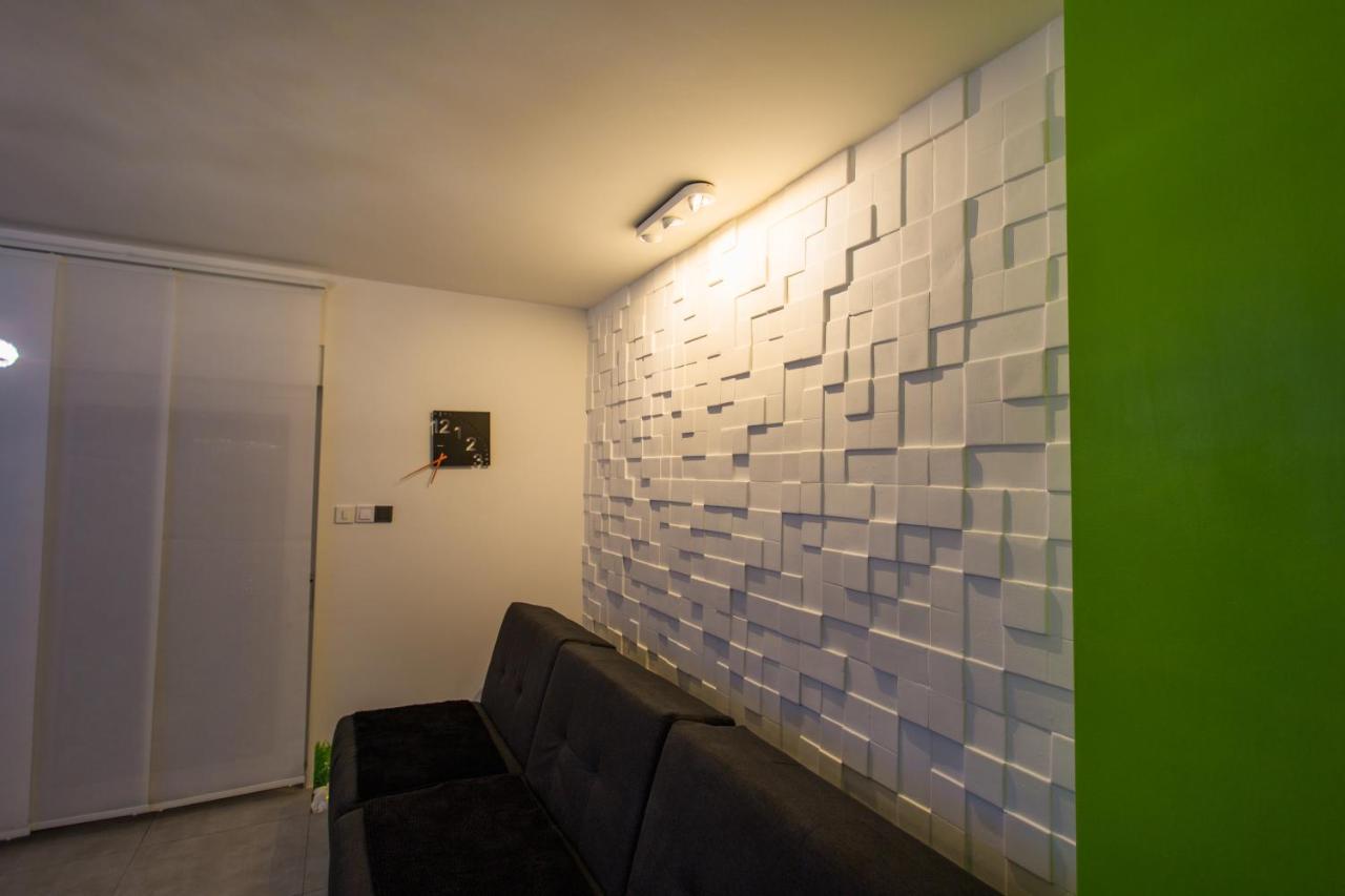 Apartment Plaza ----Wallbox 11Kw 16A ----- Private Spa- Jacuzzi, Infrared Sauna, Luxury Massage Chair, Parking, Entry With Pin 0 - 24H, Free Cancellation 24 Hours Before Check In Славонски-Брод Экстерьер фото