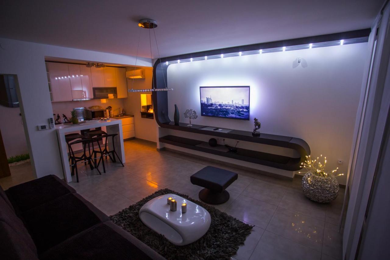 Apartment Plaza ----Wallbox 11Kw 16A ----- Private Spa- Jacuzzi, Infrared Sauna, Luxury Massage Chair, Parking, Entry With Pin 0 - 24H, Free Cancellation 24 Hours Before Check In Славонски-Брод Экстерьер фото