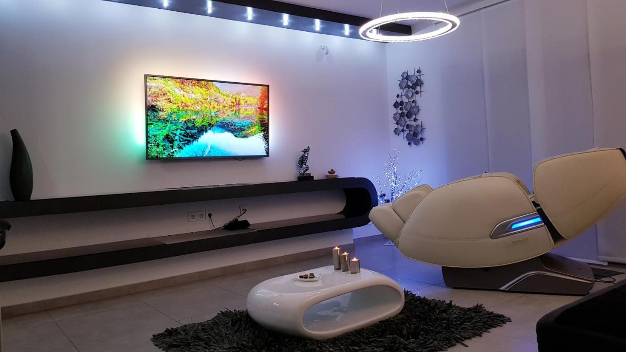 Apartment Plaza ----Wallbox 11Kw 16A ----- Private Spa- Jacuzzi, Infrared Sauna, Luxury Massage Chair, Parking, Entry With Pin 0 - 24H, Free Cancellation 24 Hours Before Check In Славонски-Брод Экстерьер фото